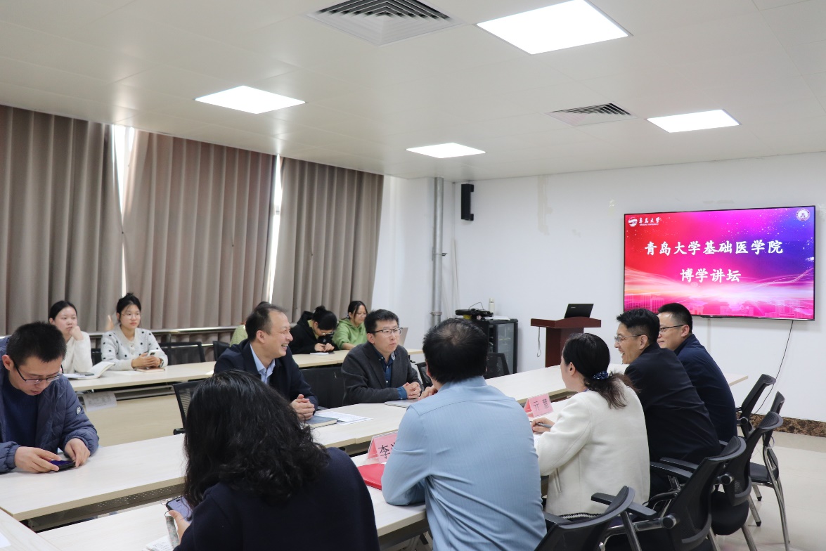 会议室里的人们AI 生成的内容可能不正确。